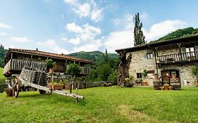 Casona de El Castañíu